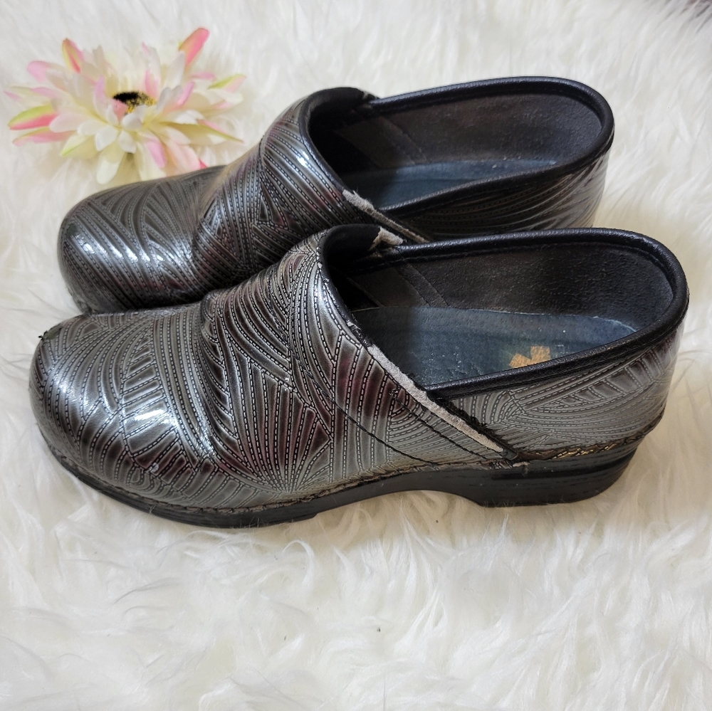 Dansko XP Groove Steel Print Professional Clogs